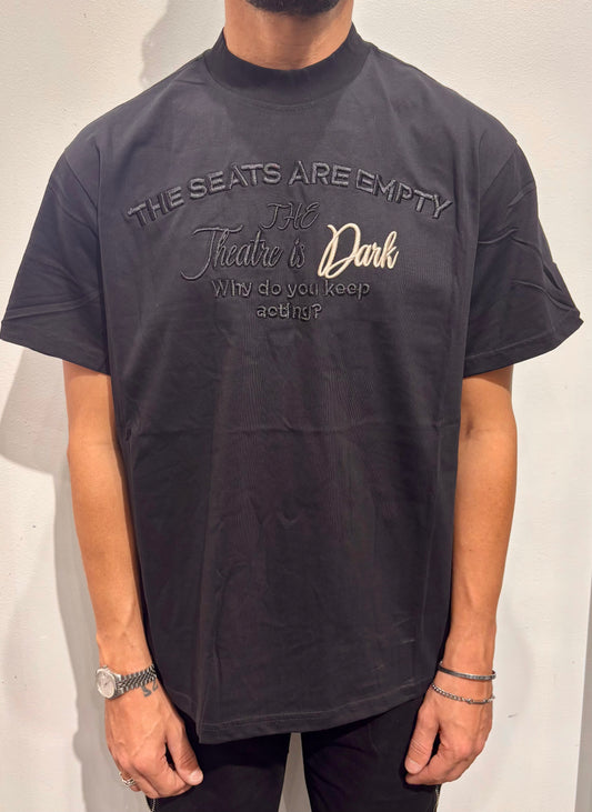T-shirt con scritta ricamata
